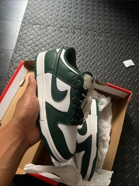 Nike Low-Top Sneakers in Green and White